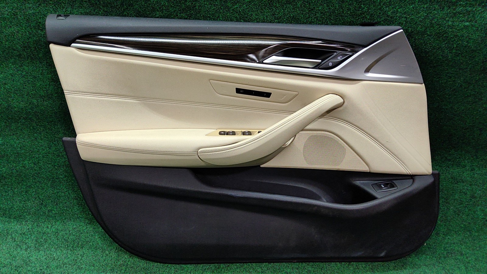 2017-2020 BMW 530i Front Right Door Trim Panel Leatherette Beige OEM 51417476314