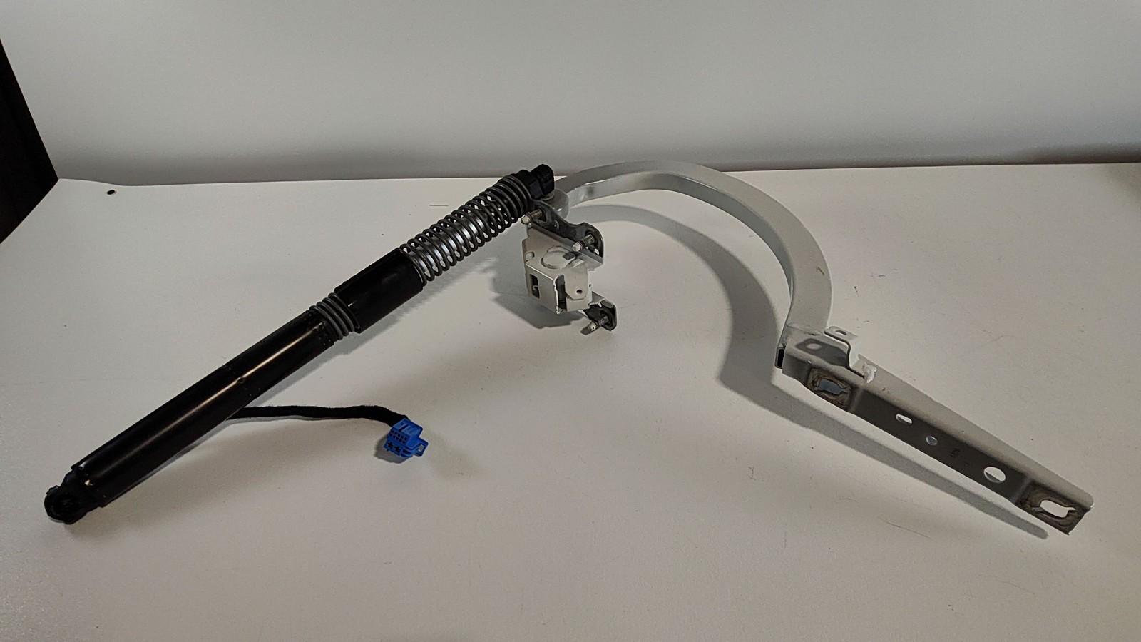 2018-2023 BMW 530i Right Rear Trunk Lid Hinge & Tension Spring OEM 41007440698