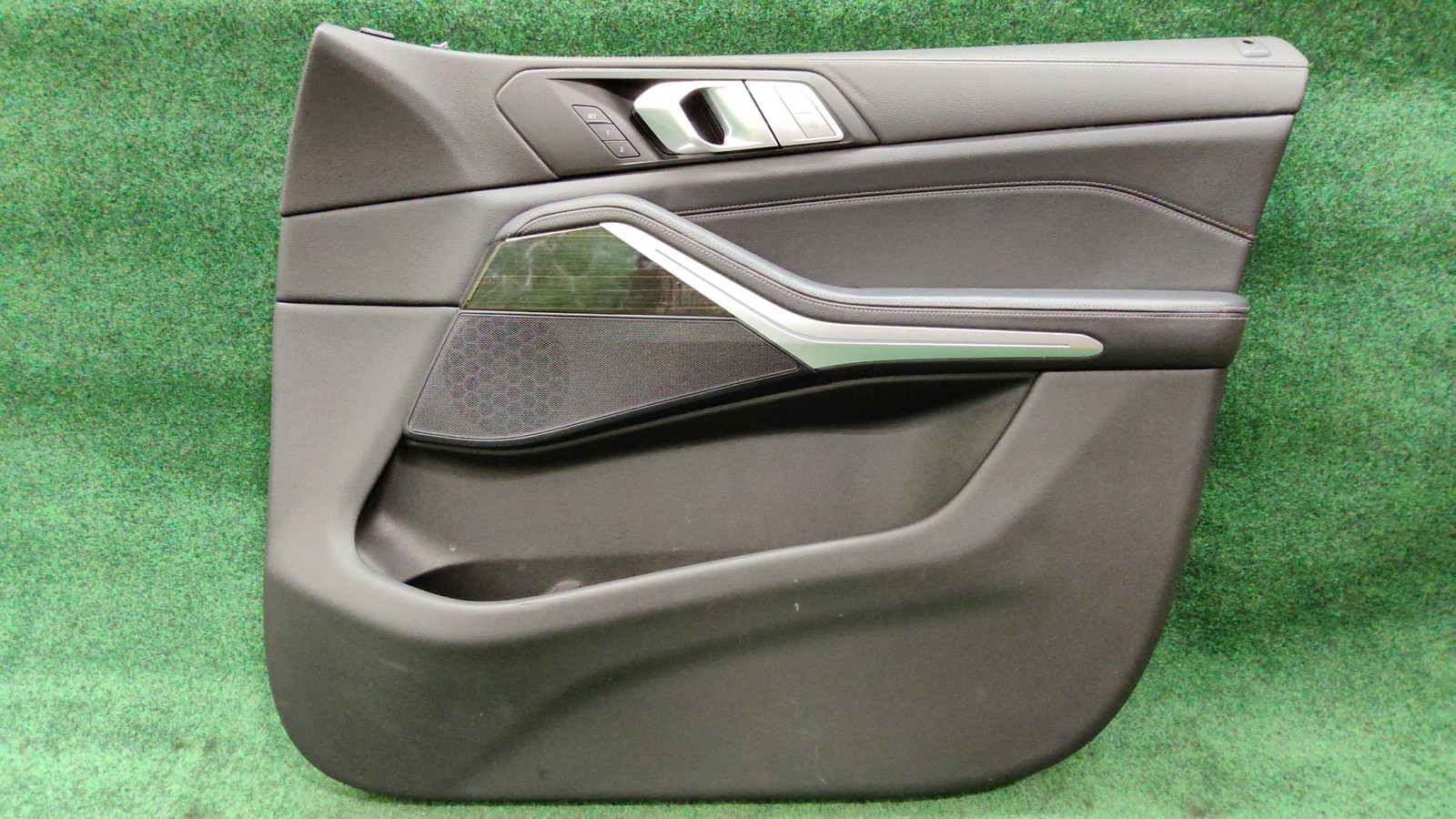 2019-2022 BMW X7 Front  Right Door Trim Panel Black OEM 51419473884