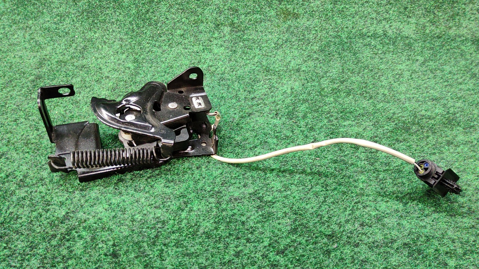 2016-2021 Bmw X1 Hood Boinet Lock Latch Factory Left Oem 51237431369 Original