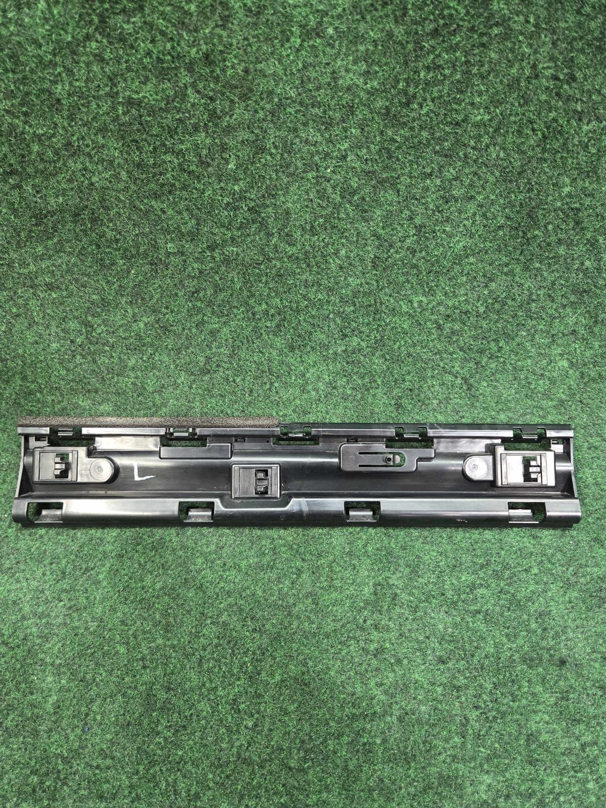 2016-2022 Bmw X1 Rocking Moulding Braket Left Oem 51777332331