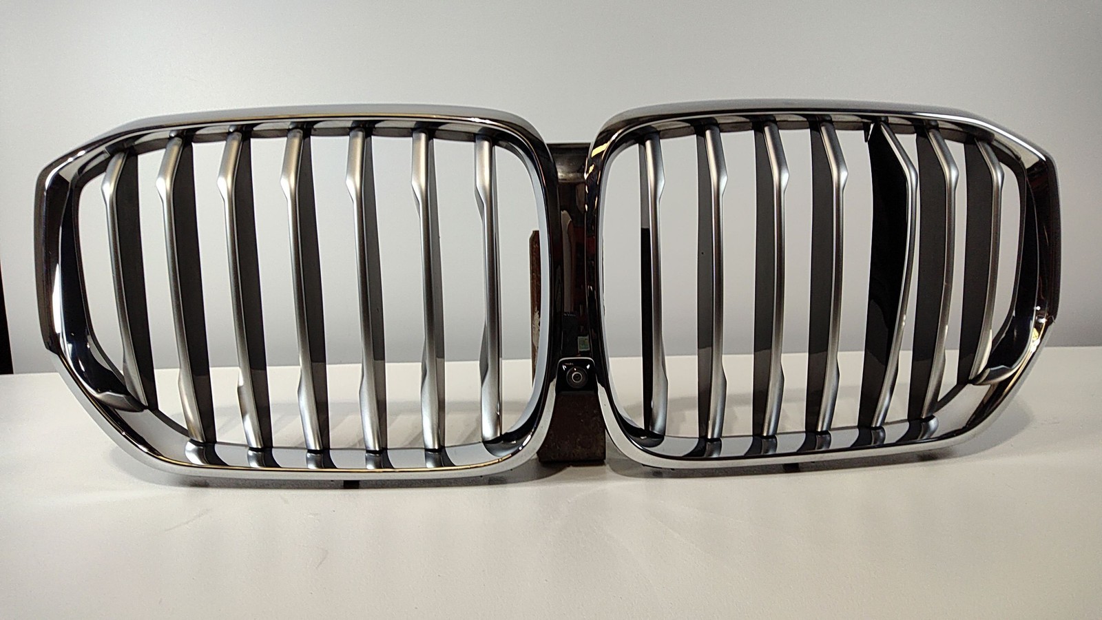 2019-2021 BMW X5 40i Front Bumper Upper Active Shutter Grill OEM 51137454889