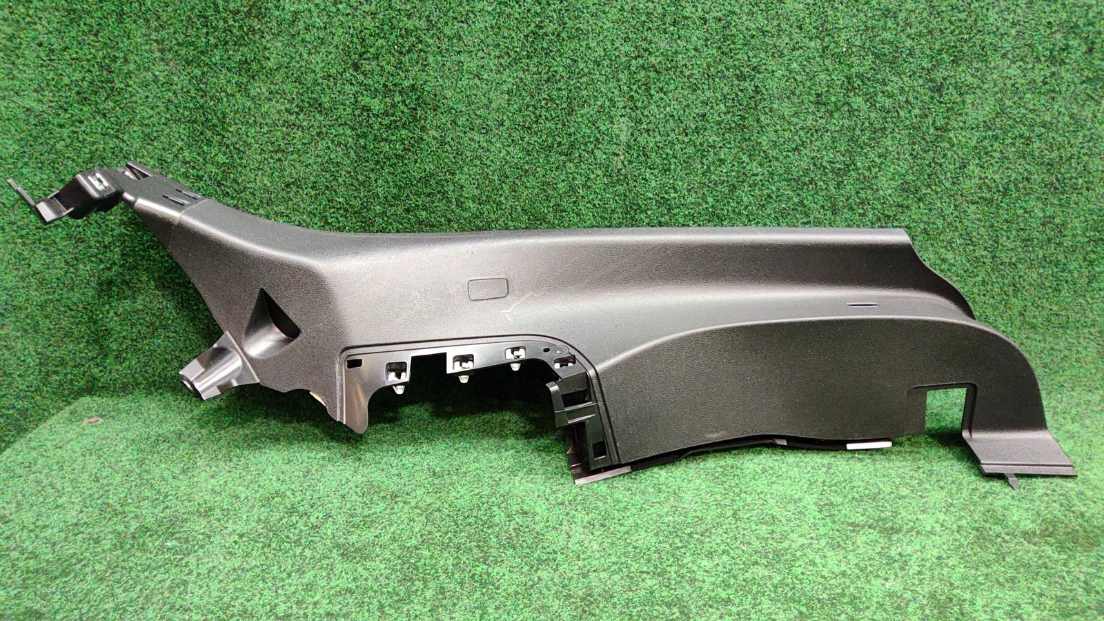 2016-2022 Mercedes Benz Glc 300 Right Rear Lower C-trim Panel Oem A2536903601