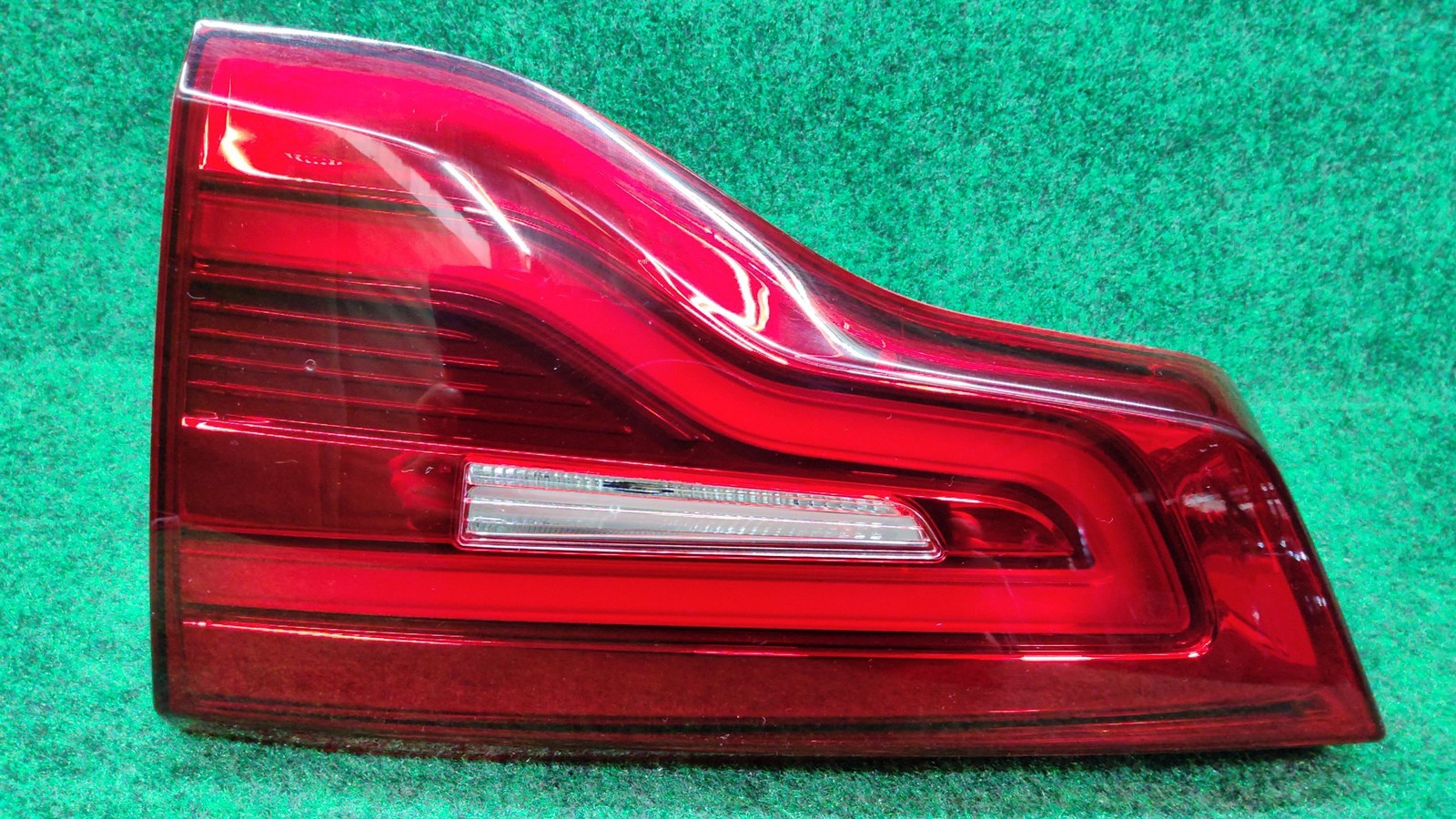 2018-2020 BMW X3 Right Tail Light Liftgate Mounted Lamp OEM 63219853376