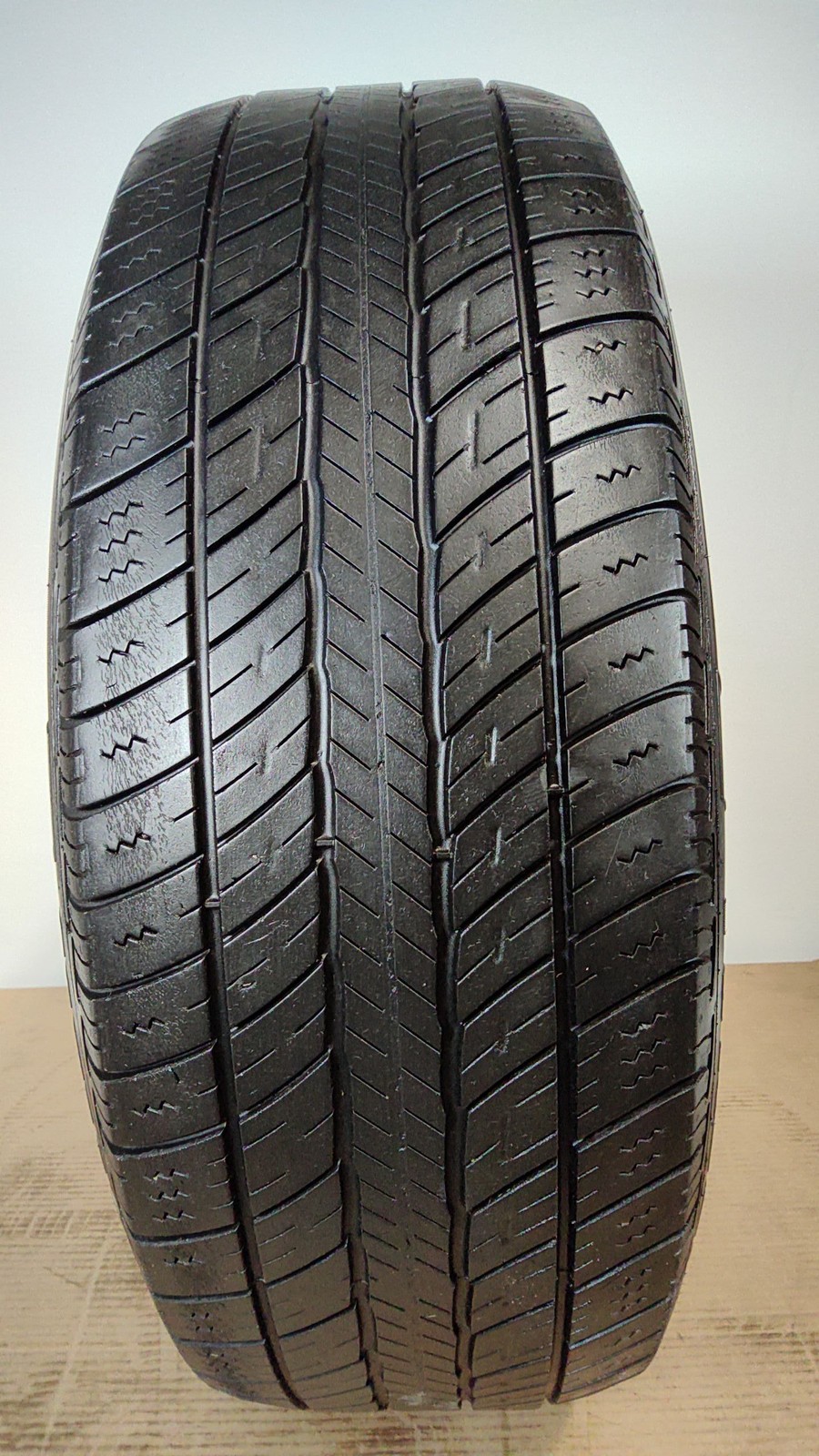 16 17 18 19 20 21 BMW X3 Tire 18' Whl 225/60-18 Uniroyal Tiger Paw 30% run out