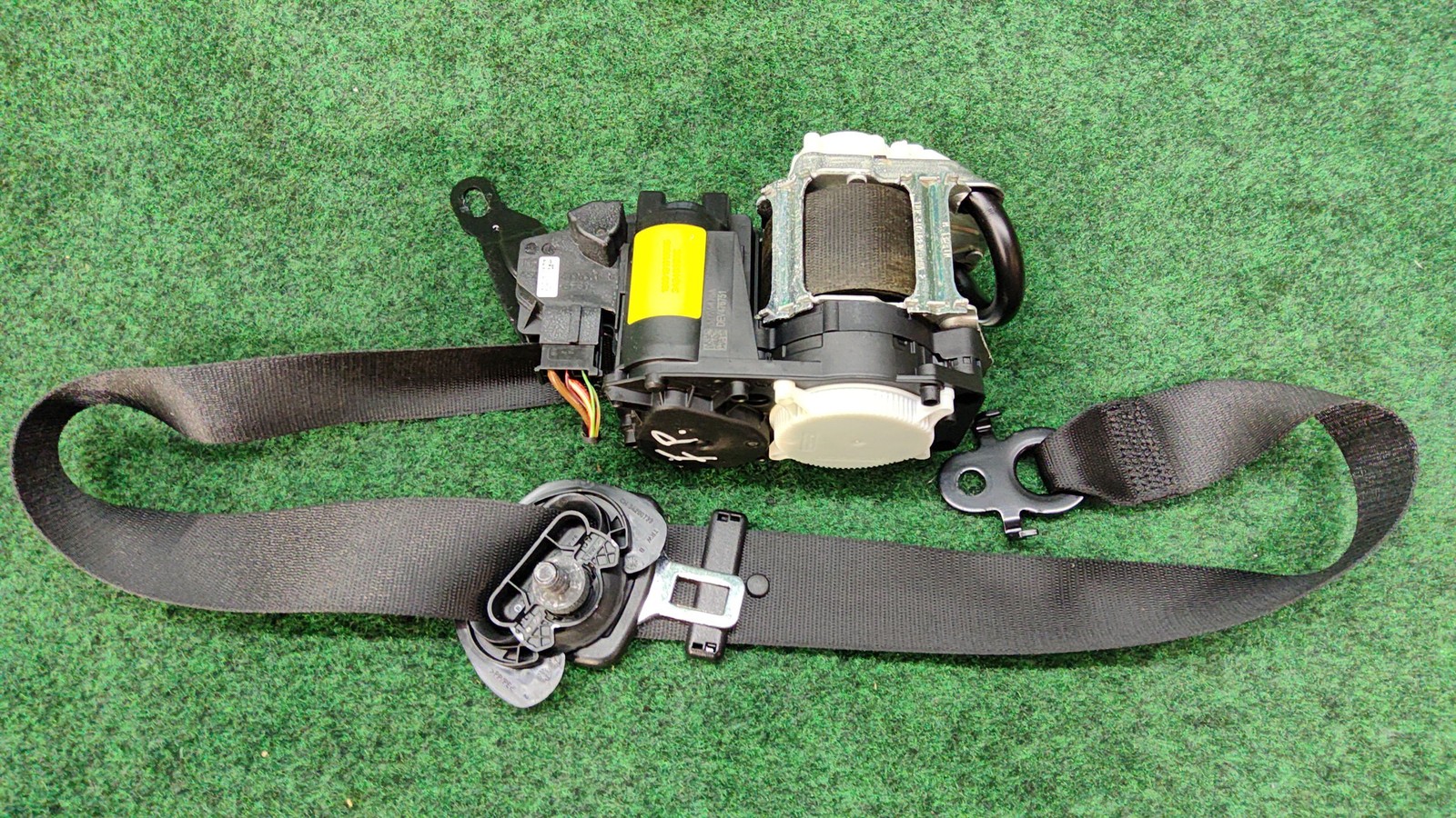 2019-2025 BMW X5 Front Right Seat Belt Lap and Shoulder OEM 72118092014