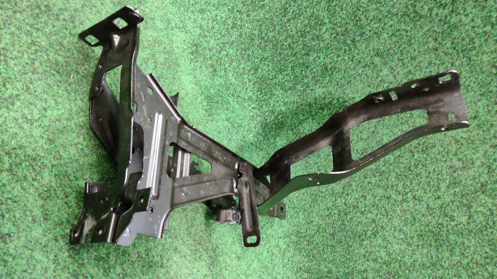 2018-2021 Bmw X3 Left Vertical Support Headlight Mount Oem 51647400113