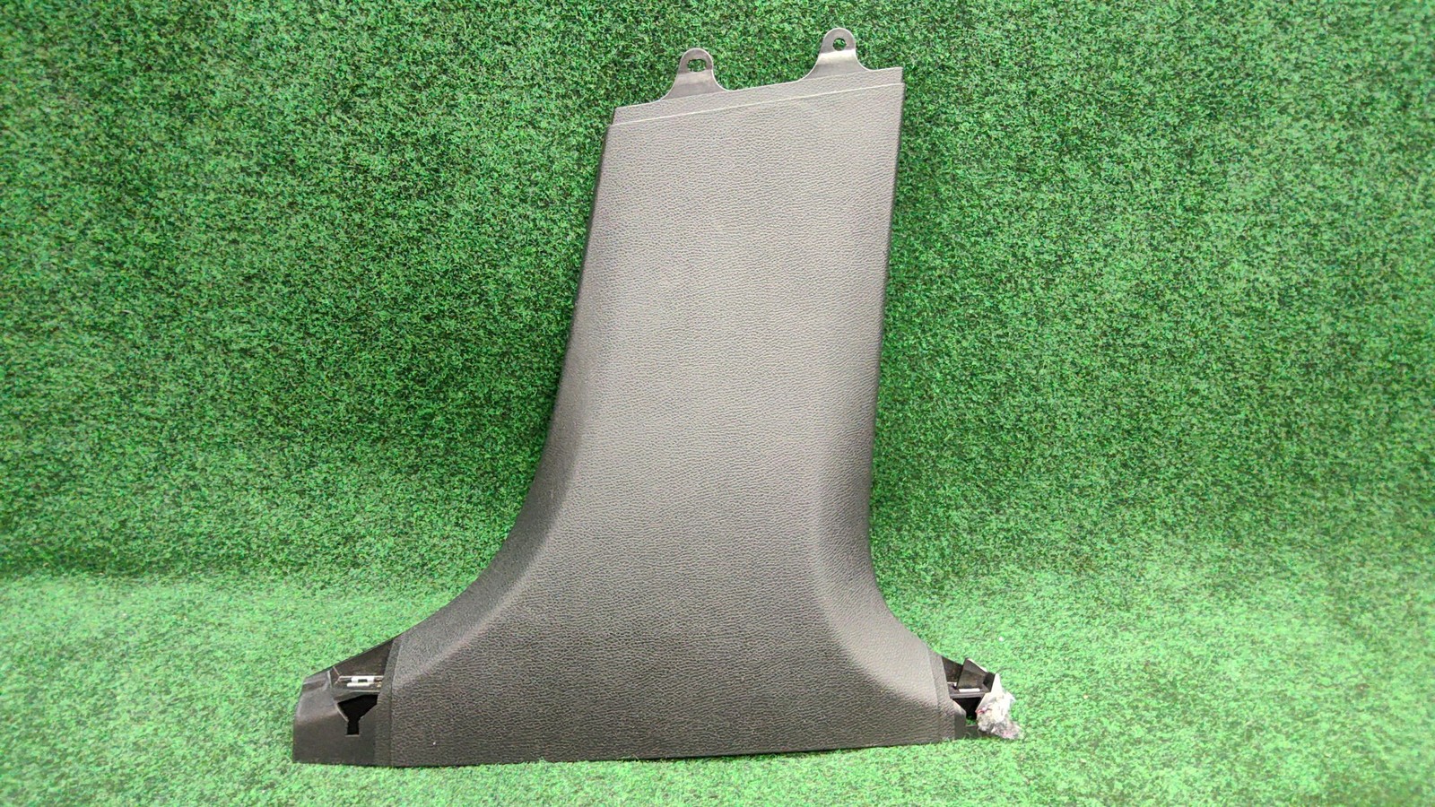 2016-2022 Mercedes Glc 300 Right Lower B-trim Panel Oem A2536900625