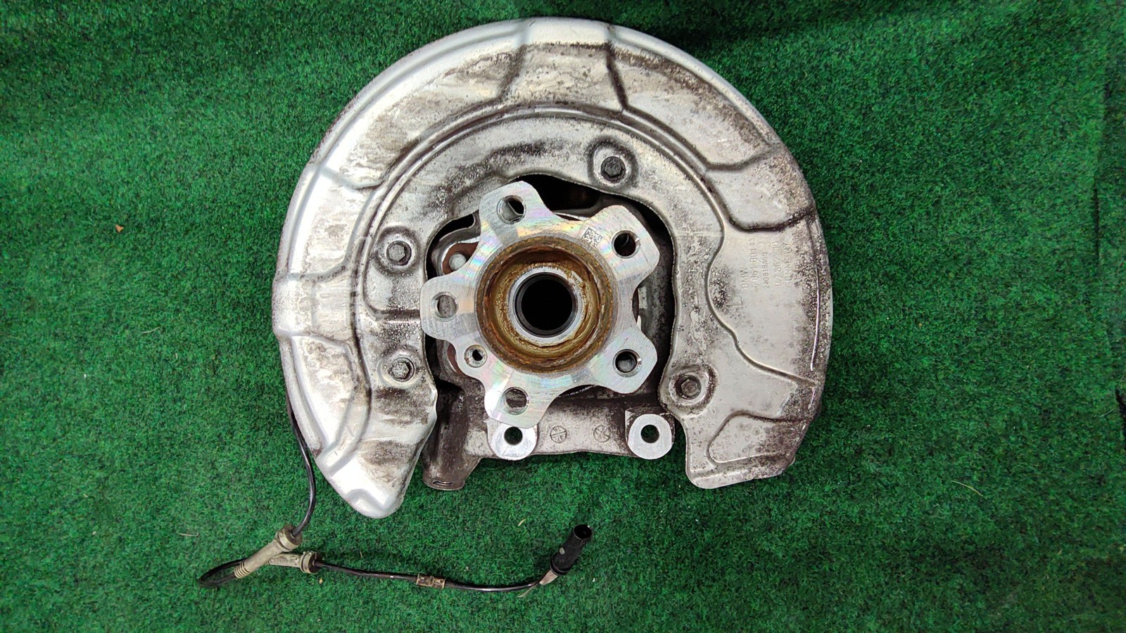2017-2023 BMW 530i Rear Left Spindle Knuckle Hub OEM 33306866335