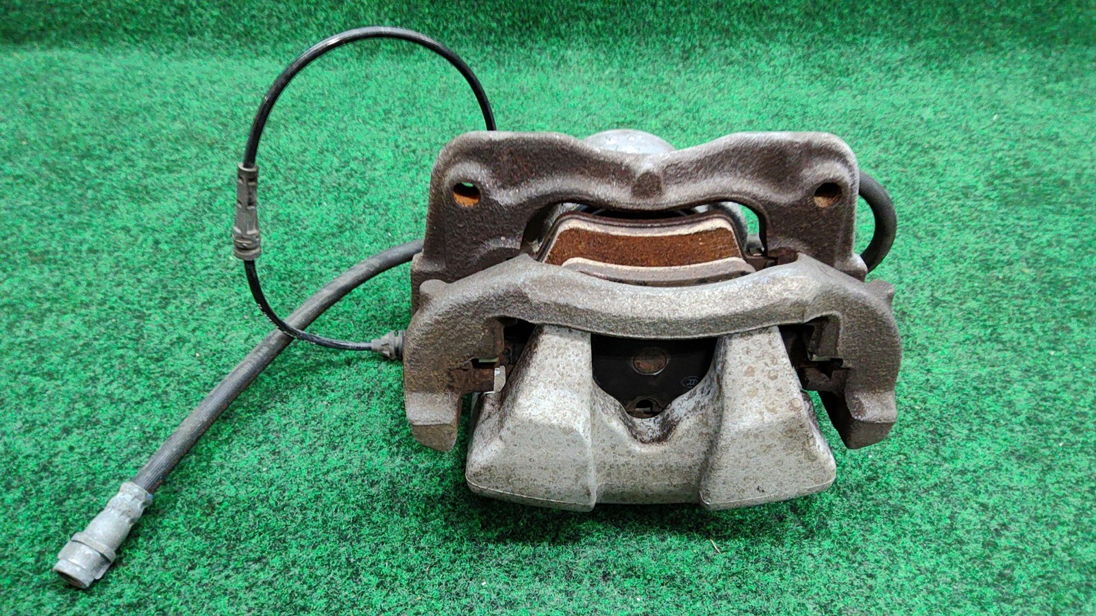 2018-22 BMW 330i Front Left Caliper Housing Assembly OEM 34106872799 34106882255
