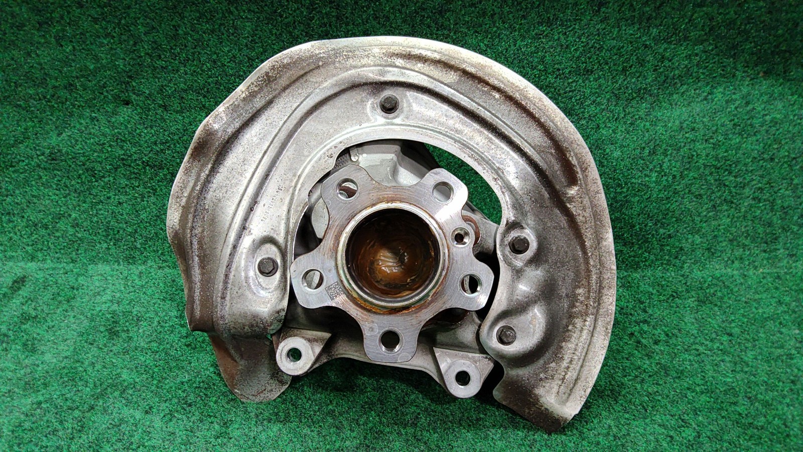 2018-2024 BMW X3 Front Left Spindle Knuckle Hub OEM 31216882597