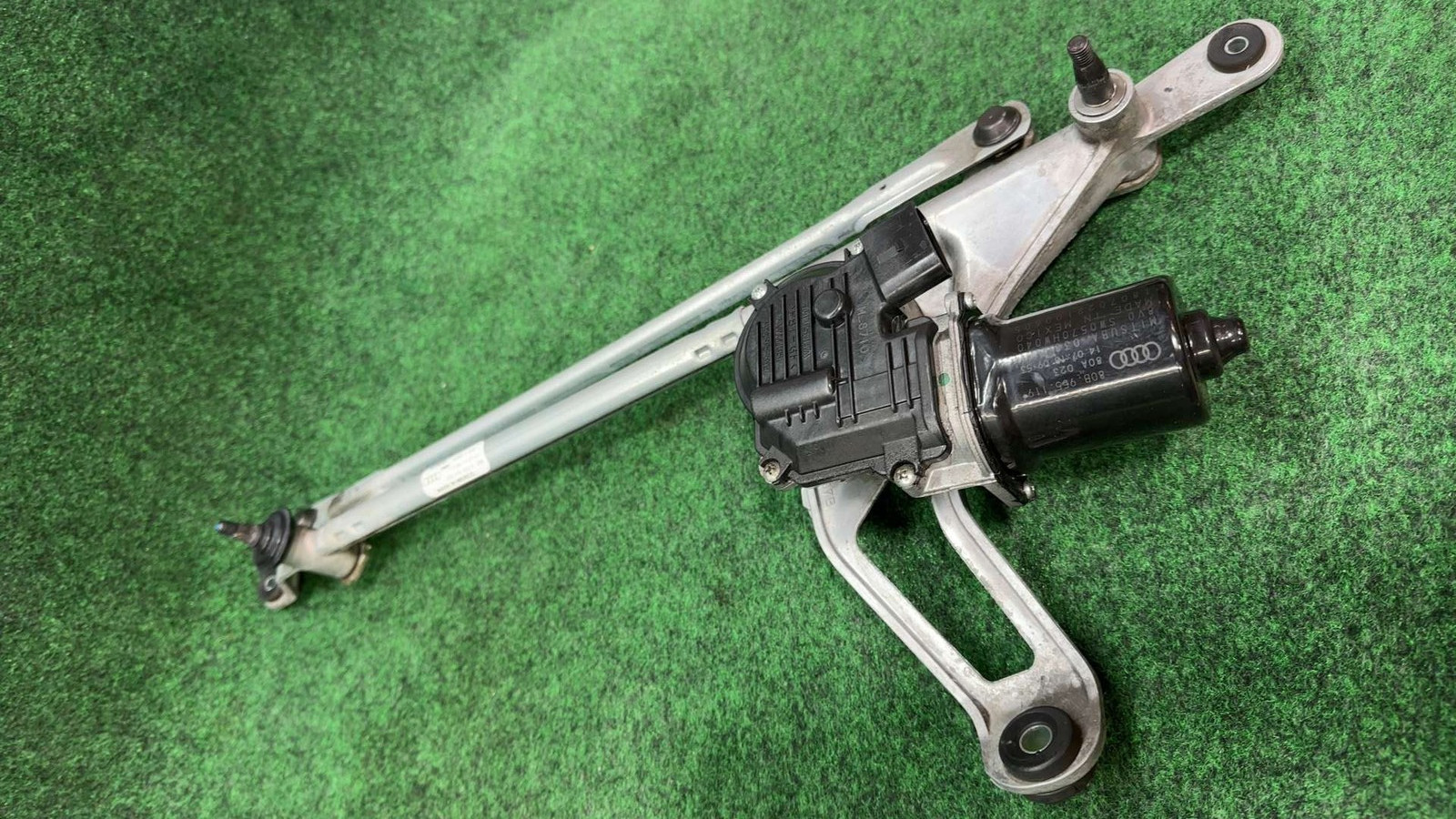 2018-2021 Audi SQ5 Front Window Wiper Assembly With Motor Oem 80b955023a