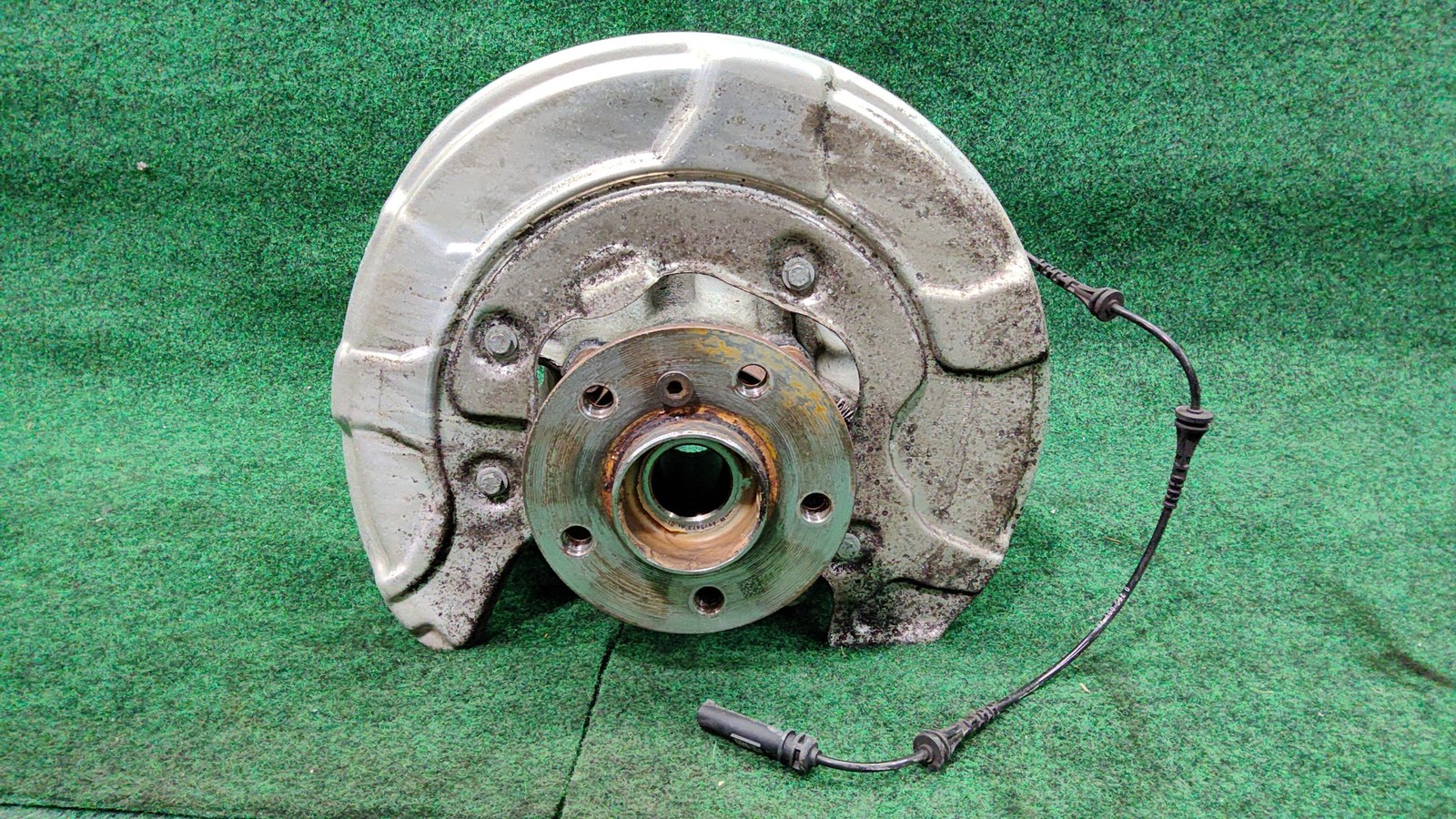 2019-2025 BMW X7 Rear Left Spindle Knuckle Hub OEM 33306876651 Original