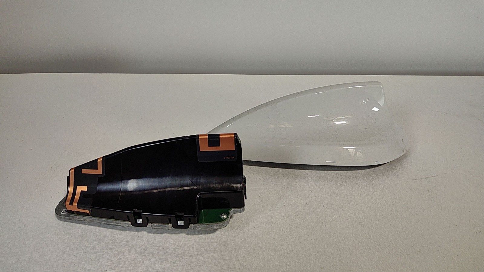 2016-2019 BMW 740i Antenna Alpine White 300 OEM 65208794262