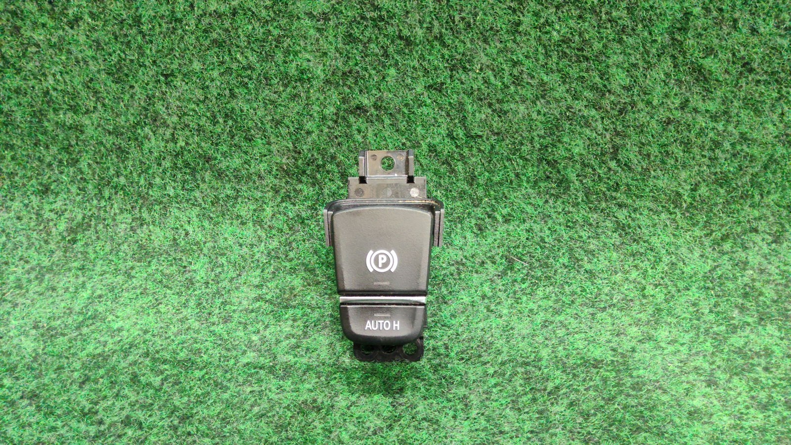 2017-2023 BMW 530i Parking Brake/Auto-Hold Switch Control OEM 61315A72FE4