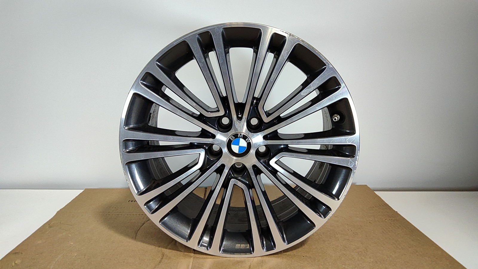 17-20 BMW Wheel 18x8 Lhr 10 Spoke alternating Light Gray OEM 36116874440