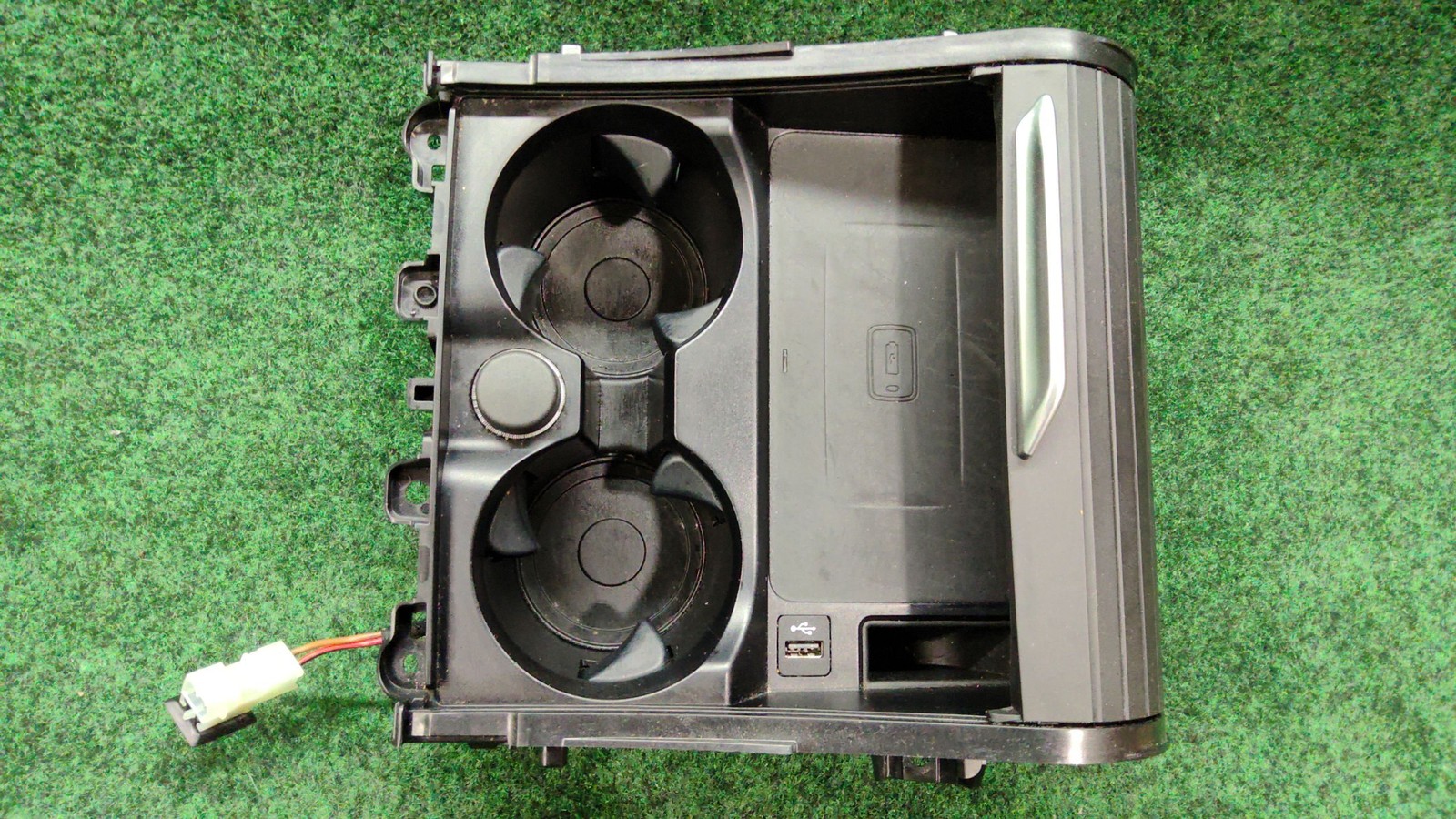 2018-2021 Bmw X3 Front Center Console Cup Holder Oem 51165a010b0 51165a010a0