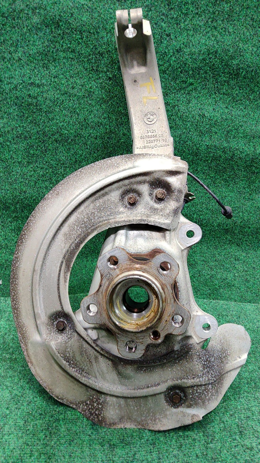 2019-2025 BMW X5 Front Left Spindle Knuckle Hub OEM 33306876651