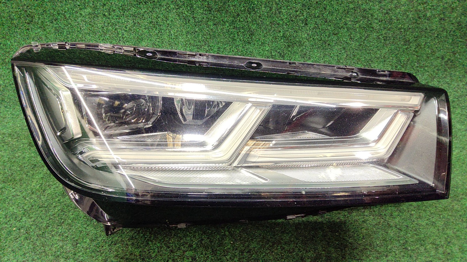 2018-2020 Audi SQ5 Front Right Headlight Assembly Led Oem 80a941774