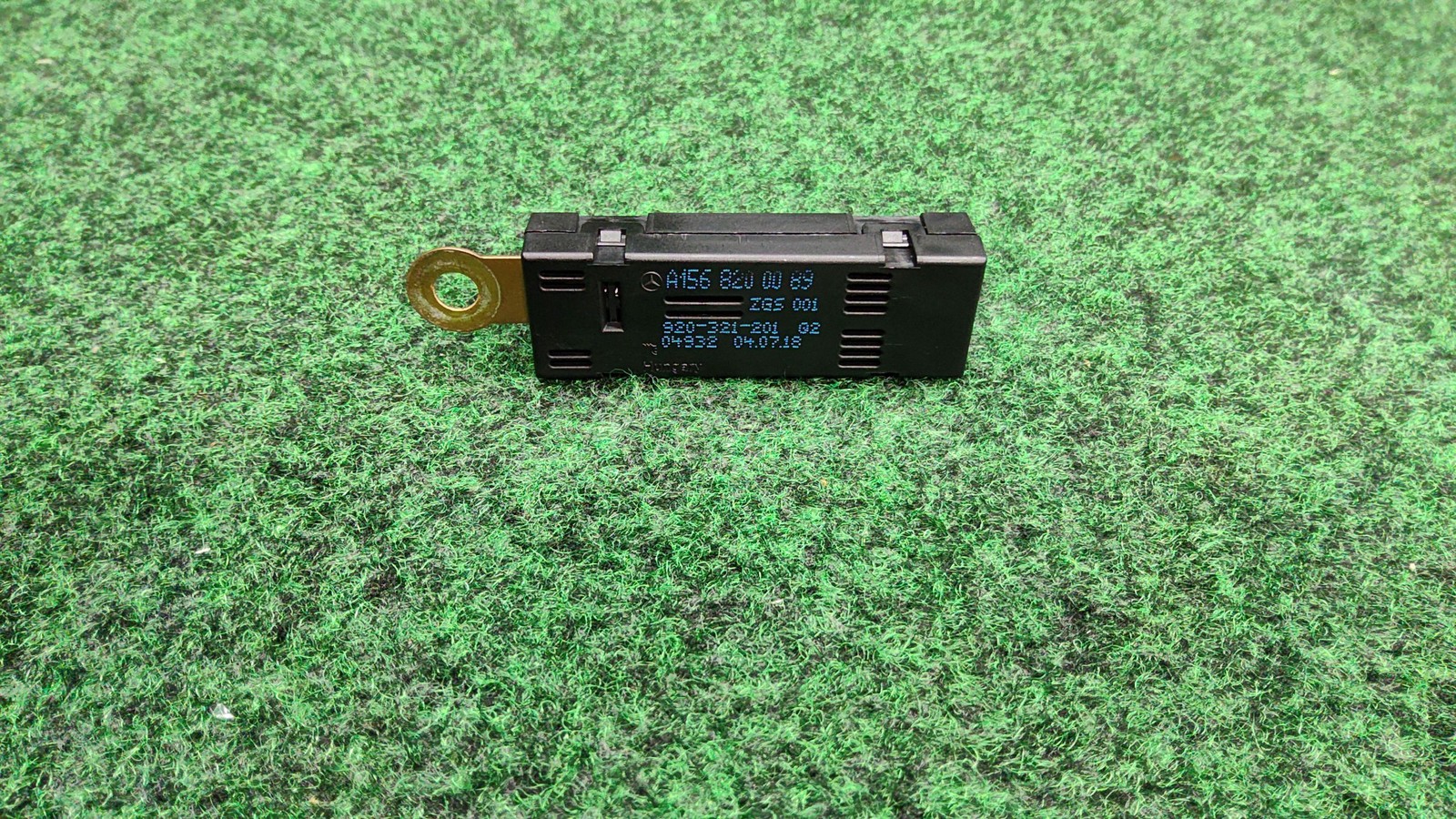 2015-2018 Mercedes C300 Right Filter Amplifier Antenna Booster OEM A1568200089