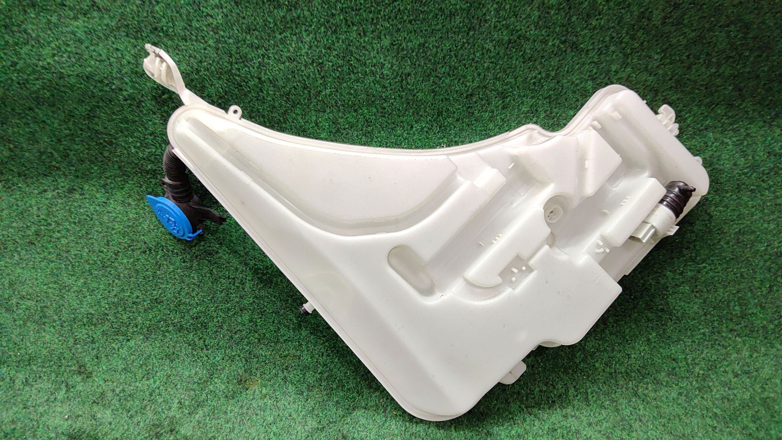 2008-2023 BMW 330i Washer Bottle OEM 61667241672 67126934159 67127302589