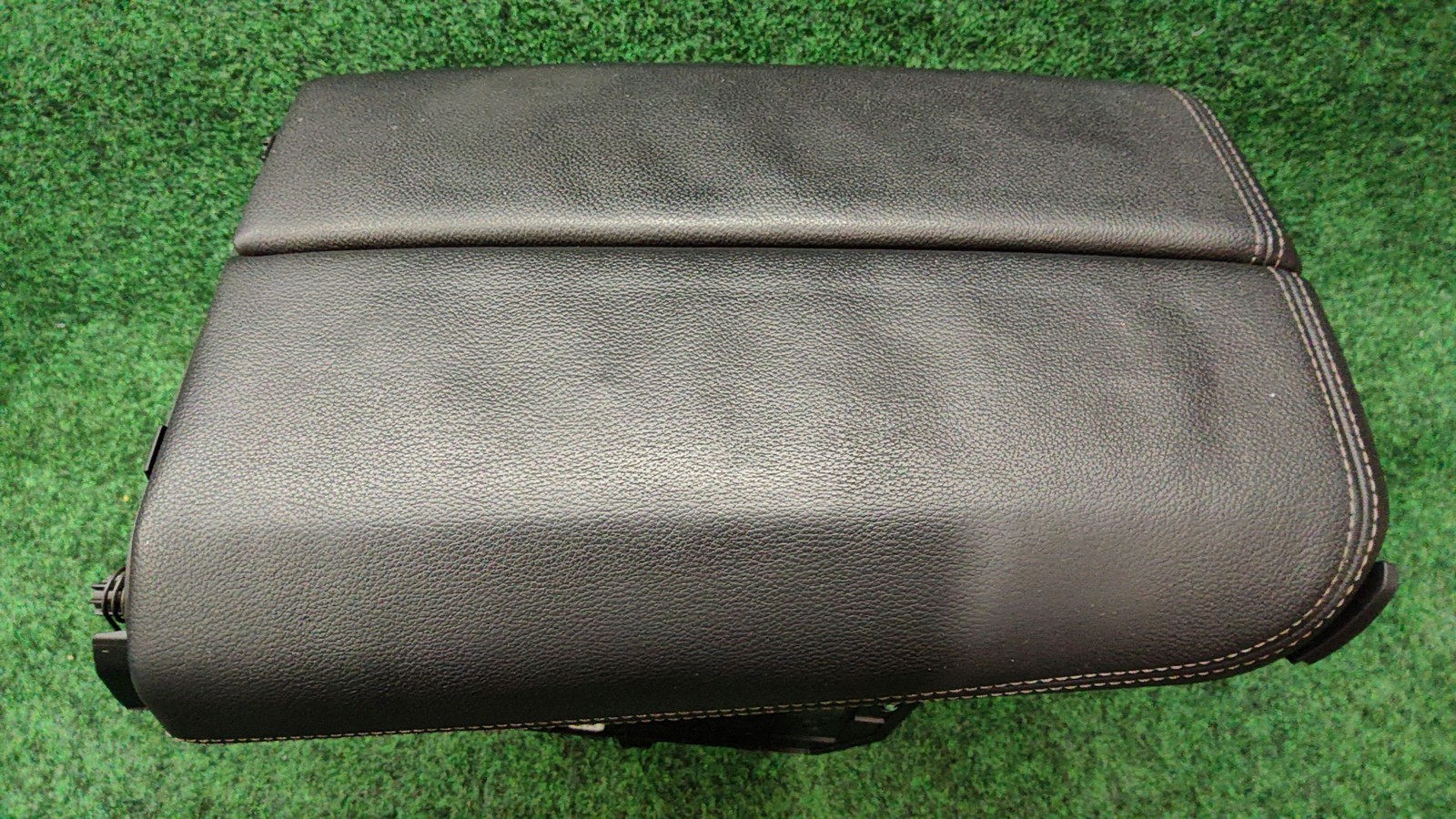 2020-2023 Bmw X6 Front Center Console Armrest Black Oem 51166996502 Original
