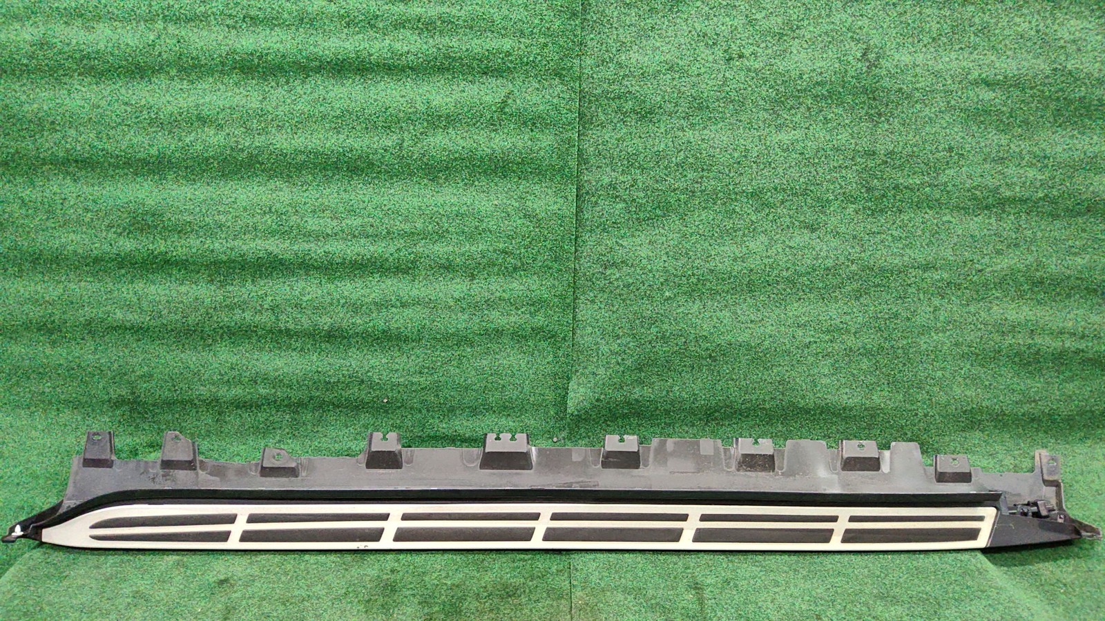 2019-2022 BMW X7 Right Side Rocker Molding OEM 51779478322 Original