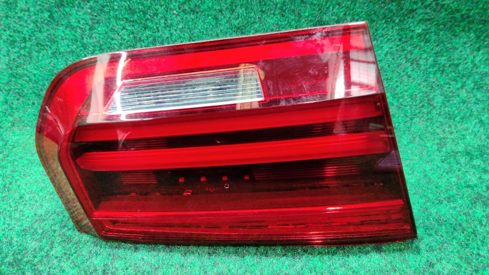 2016-2019 BMW 330i Rear Left Tail Light Deck Lid Mounted 63217369121