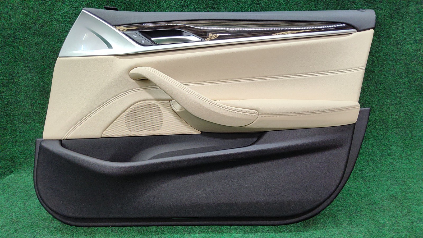 2017-2023 BMW 530i Front Right Door Trim Panel Canberra Beige OEM 51417476314
