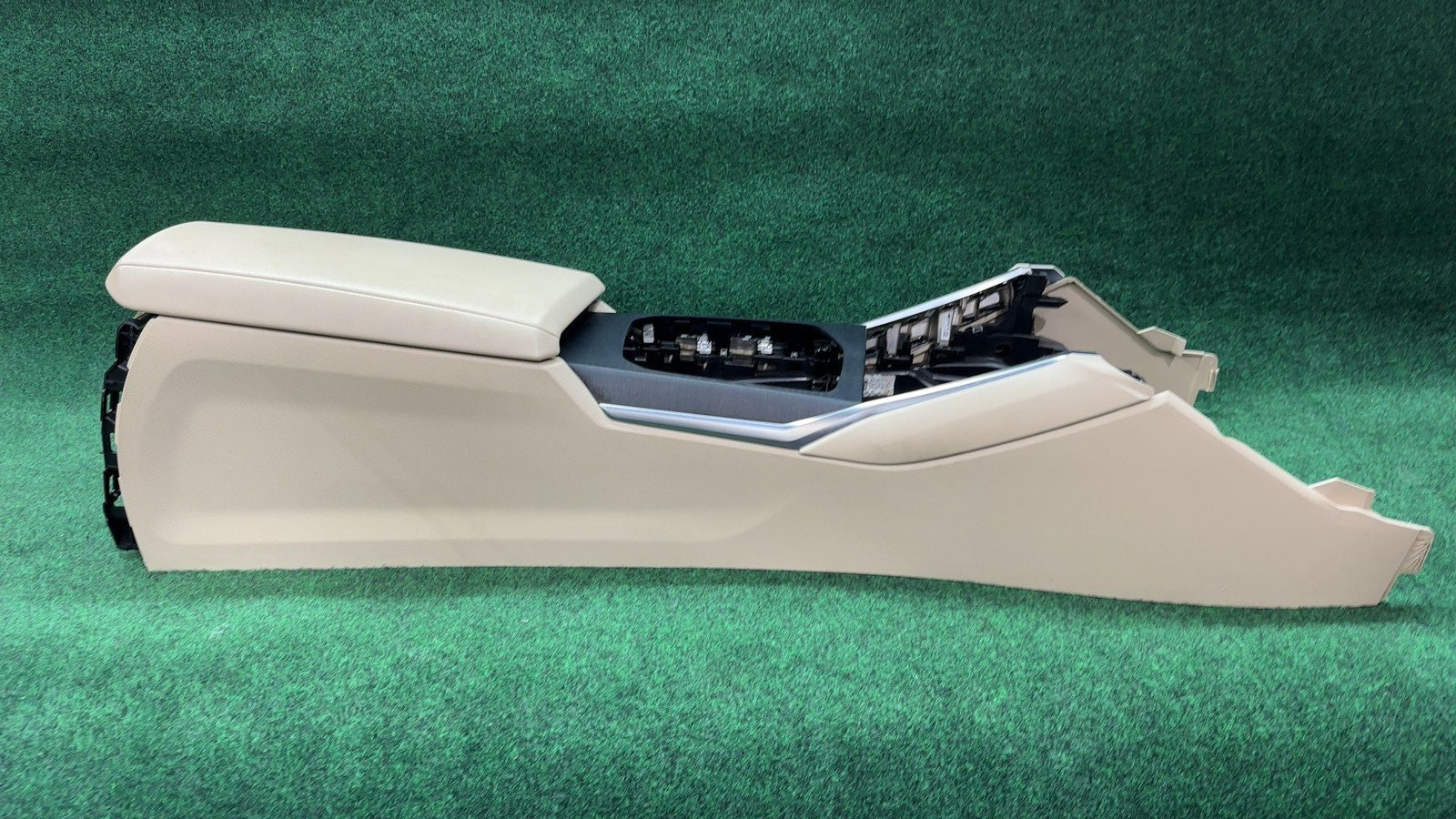 2019-2024 Bmw 330i Center Console BeigeWith Shifter Cup Holders Oem 51166996837