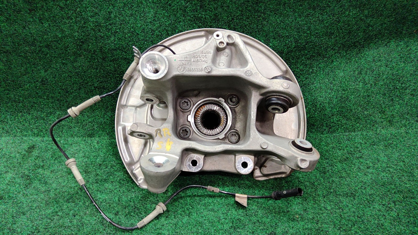 2017-2023 BMW 530i Rear Right Spindle Knuckle Hub OEM 33306866336
