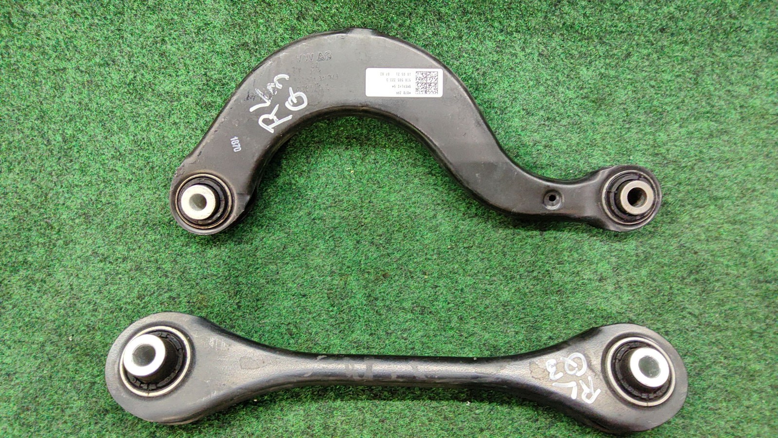 2021-2023 Audi Q3 Rear Set Of Control Arms 2 pcs oem 5q0505323d 5q0501529e