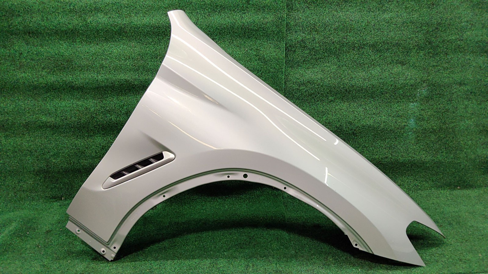 2016-2021 BMW X3 Front fender right GLACIER SILVER/A83 OEM 41007930972