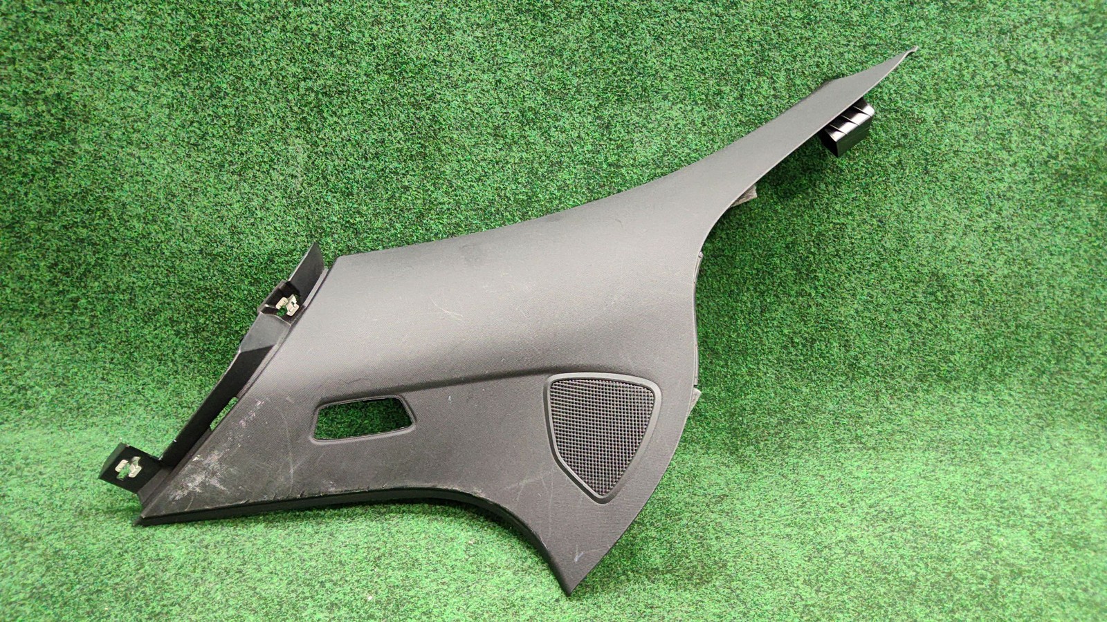 2016-2022 Mercedes Benz Glc 300 Right D-pillar Trim Panel Oem A2536902025