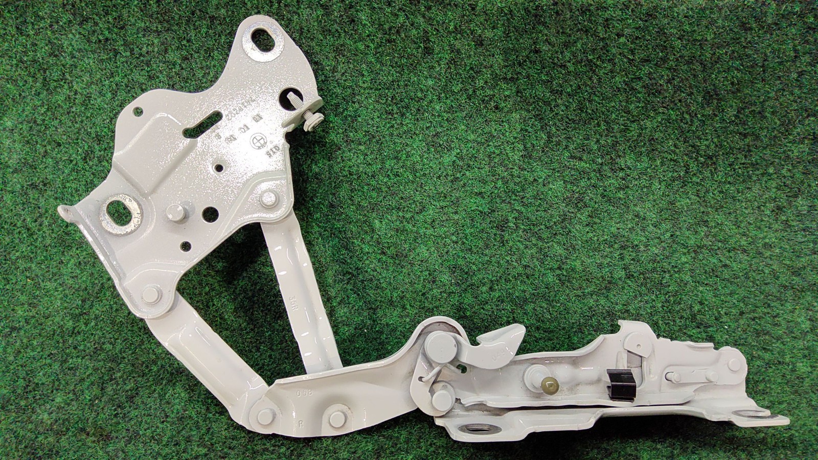 2019-2025 BMW X5 Front Right Hood Hinge Color (Mineral White/A96) 41009477742