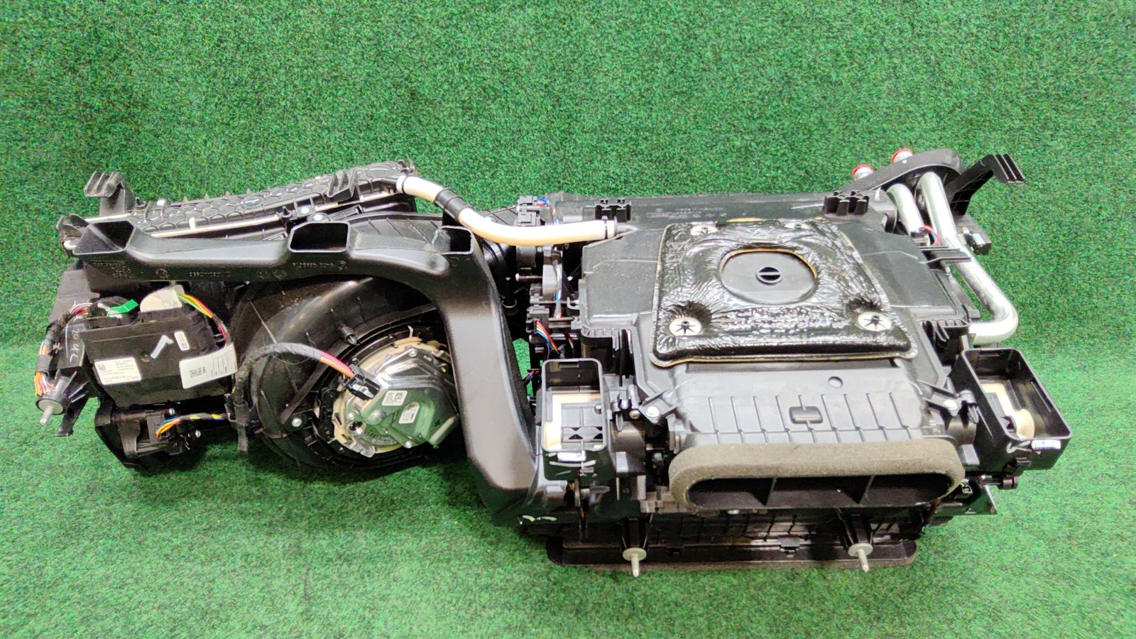 2019-2022 Bmw 330i A/c Evaporator Housing 76k Mls Oem 64119382874