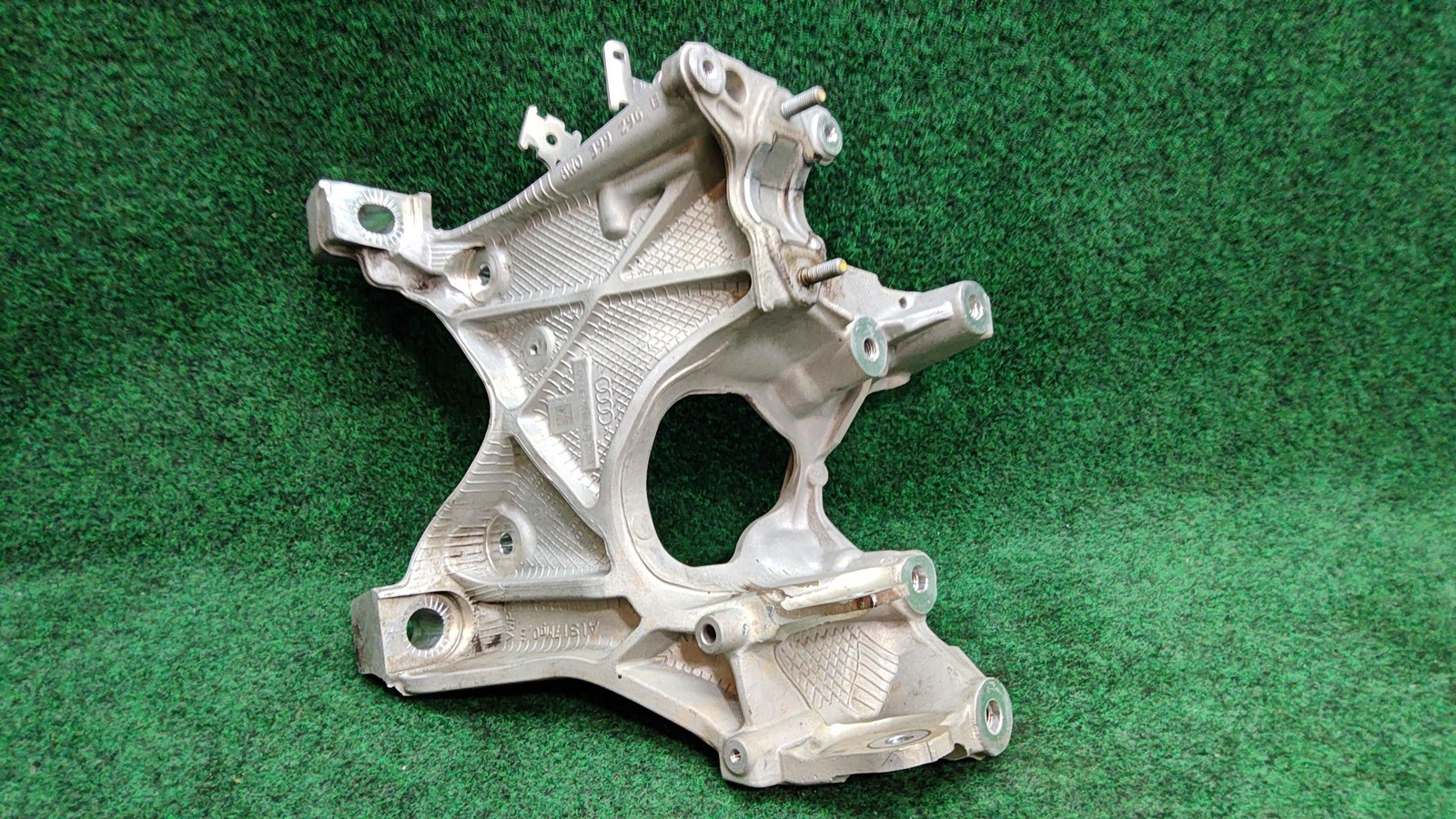 2017-2019 Audi A4 Quattro Right Trasmission Support Bracket Oem 8w0399296e