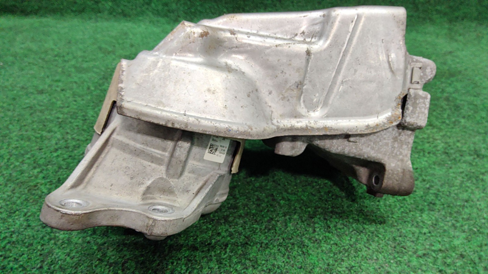 2016-2022 Mercedes Glc 300 Right Front Enigine Mount 17k Miles Oem A2132403800