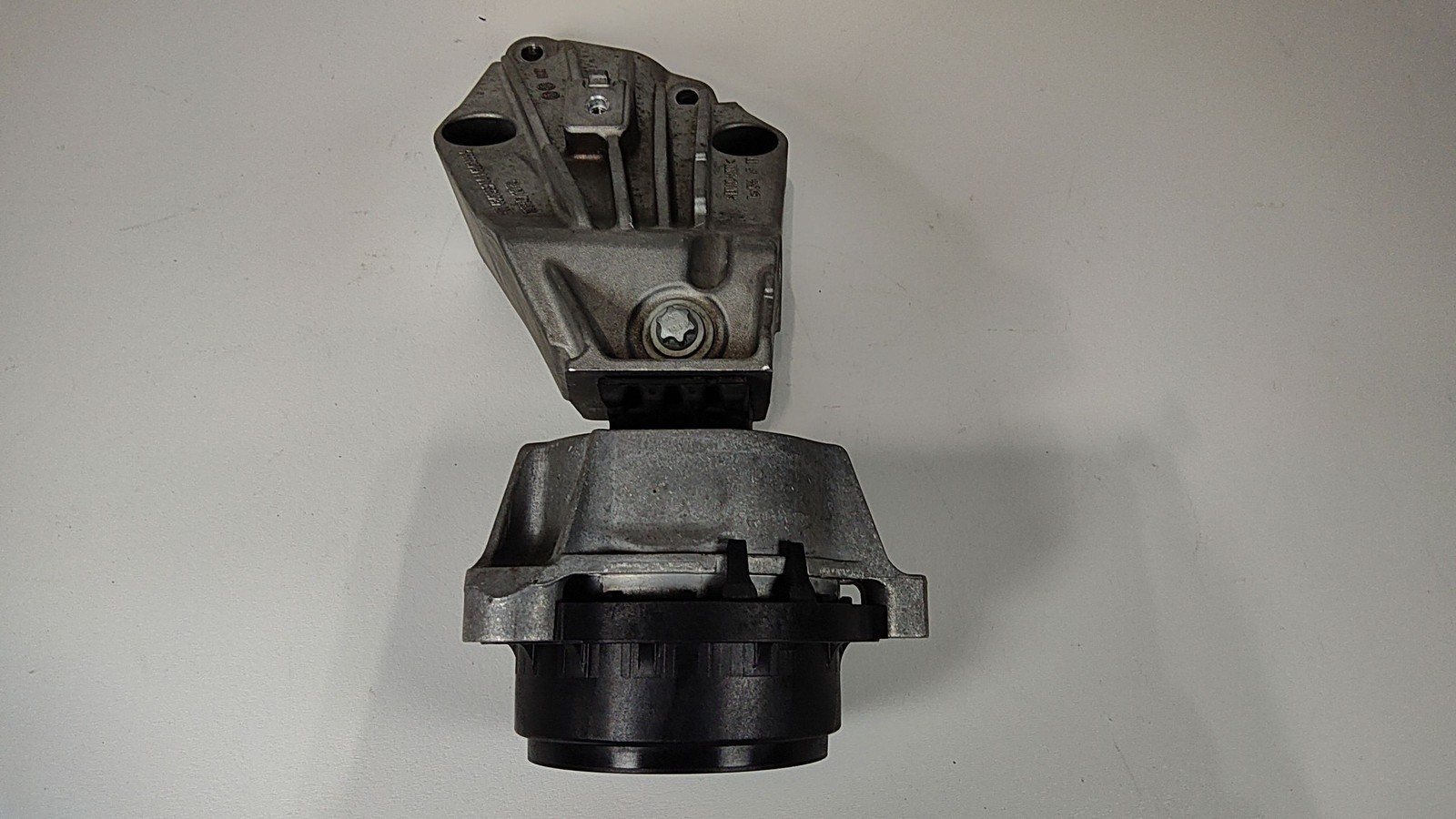 2019-2025 BMW X5 AWD Engine Frame Mount Left Side OEM 22116860472 22116861555