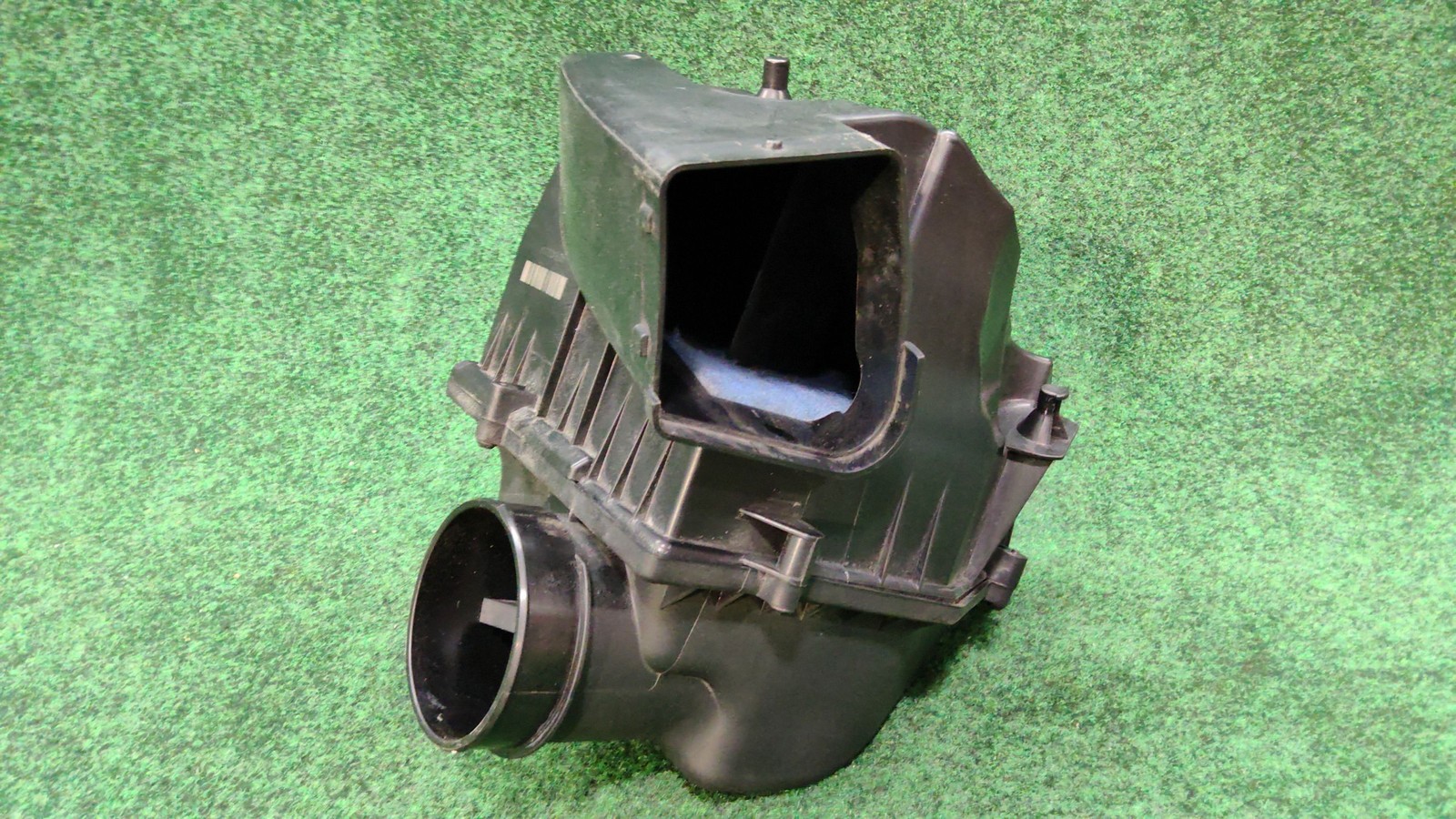 2019-2023 BMW X5 Front Air Filter and Housing Assembly OEM 13717643301