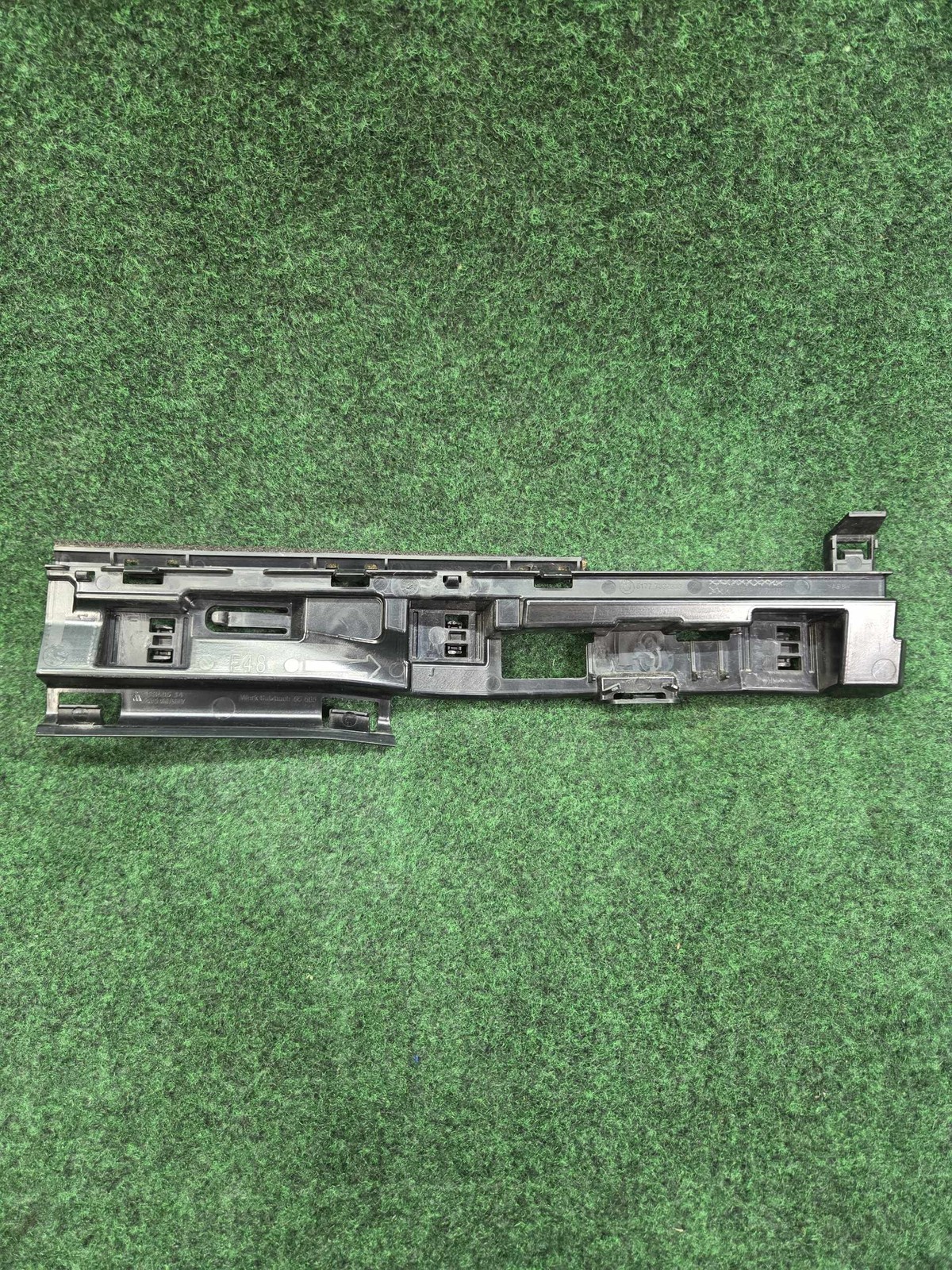 2016-2022 Bmw X1 Rocking Moulding Braket Left Oem 51777332333