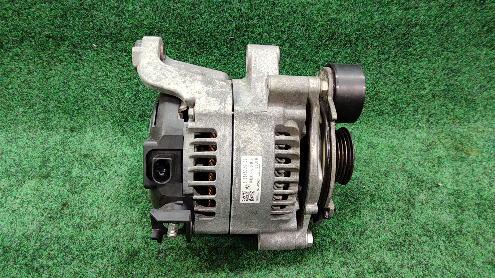 2017-2021 BMW 330i Alternator 220 Amp  OEM 12318645329
