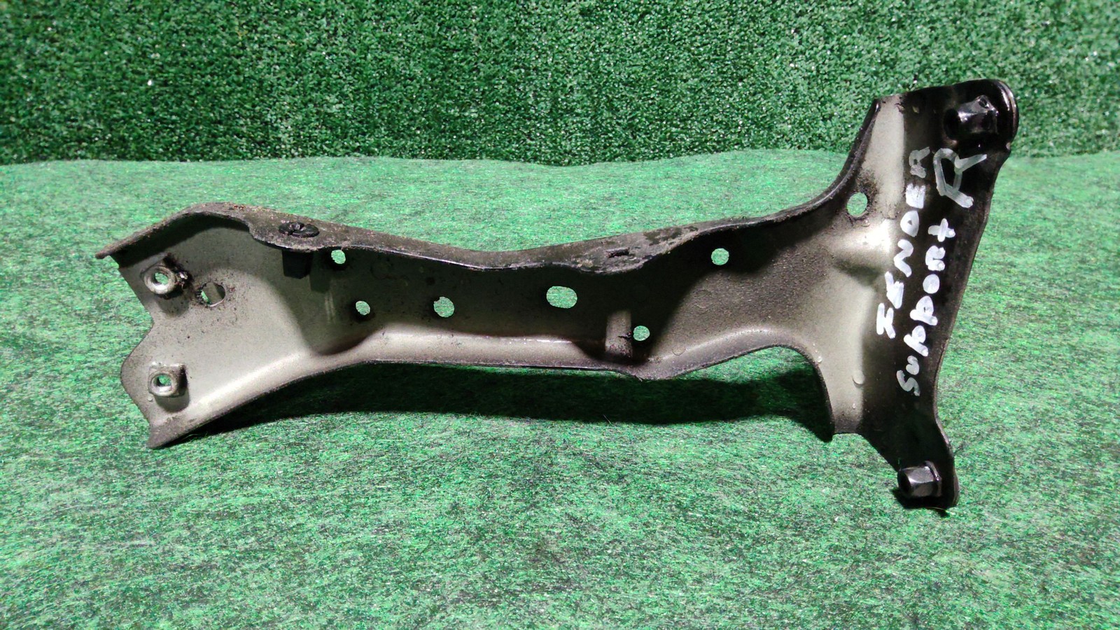 2015-2020 Audi A3 Quattro Right Front Fender Bracket Oem 8v0821136c