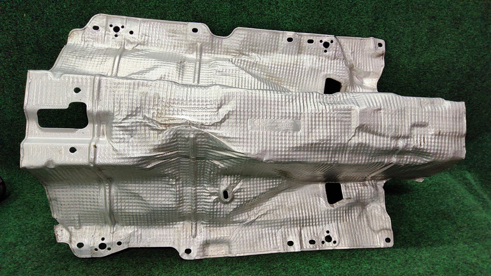 2018-2025 Audi A5 Heat Deflector Center Insulator Oem 8w0804160c