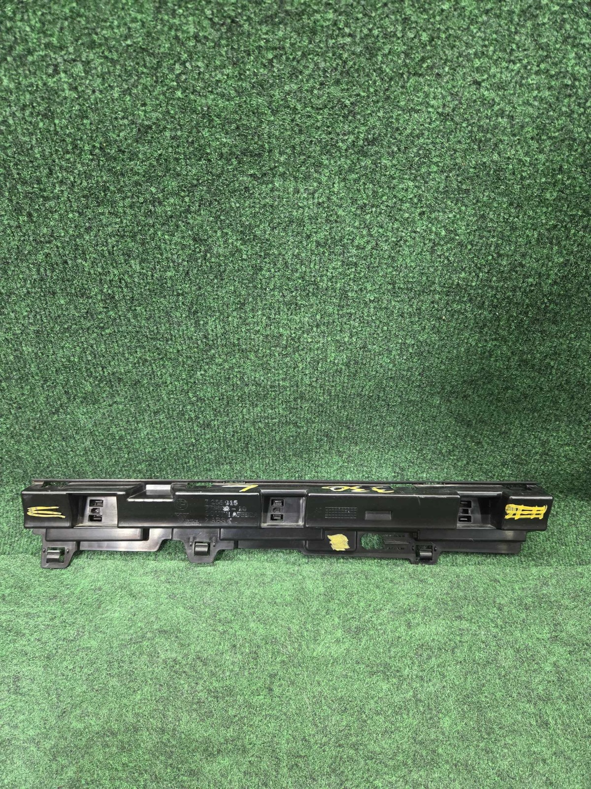 2019-2025 Bmw 330i Left side Rocking Moulding Braket Oem 63177946653